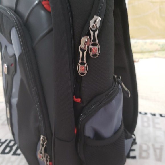 SwissGear by Wenger Computer  17" laptop/Backpack,/ organizer.x. - Picture 3 of 6